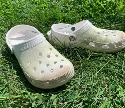 How to clean Crocs