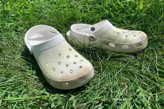 How to clean Crocs