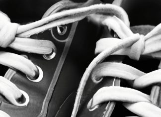 what is the proper shoelace pattern