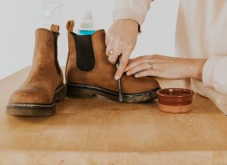 whats an effective way to deodorize leather shoes 2