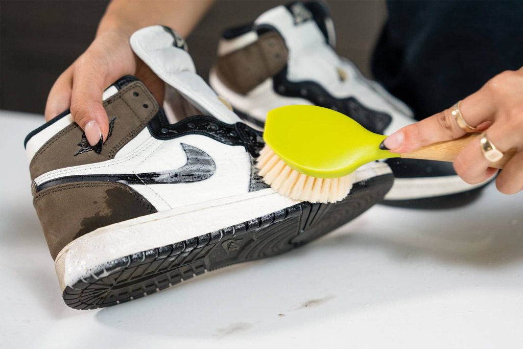 Whats The Best Way To Apply A Shoe Cleaning Solution?