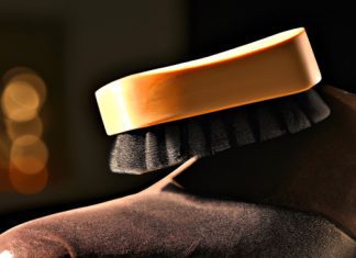 shoe polishing kit restores a shine to leather shoes